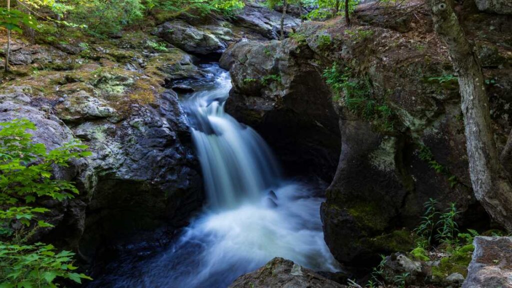 Best Waterfalls in Massachusetts