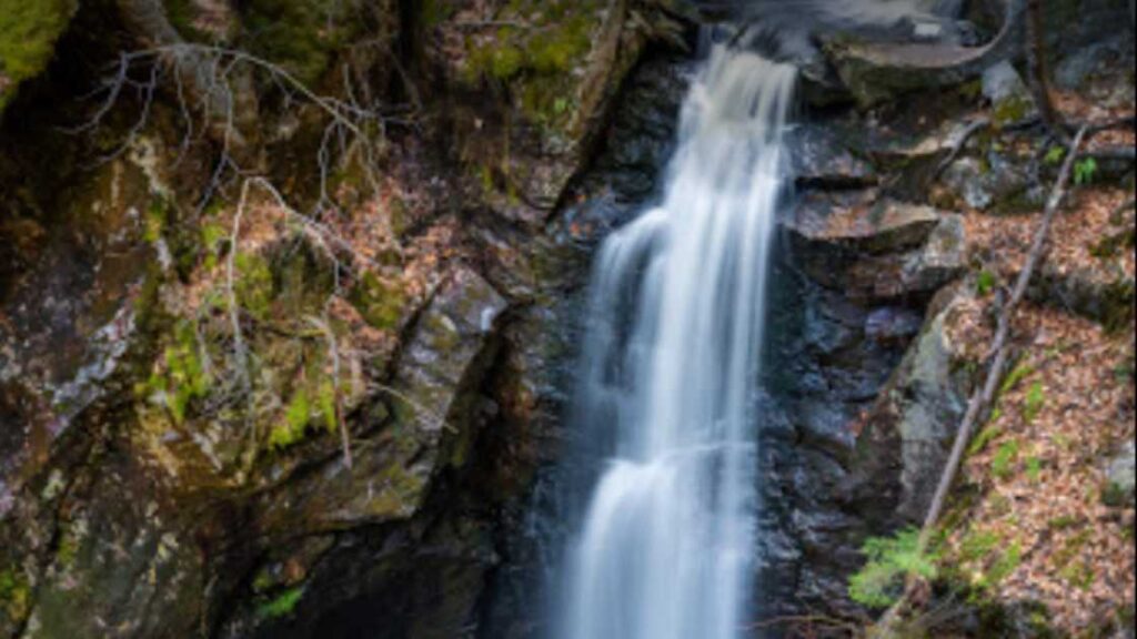 Best Waterfalls in Massachusetts